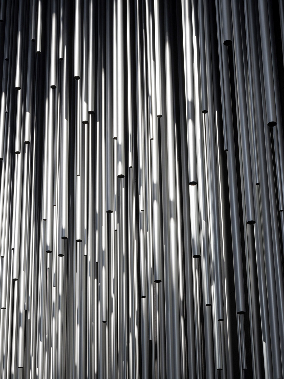 Kengo Kuma окутывает музей в Сеуле каскадными алюминиевыми трубами