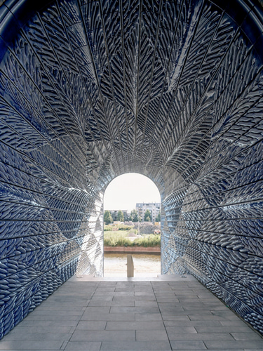 Восхитительные арки Delft Blue украшены 3000 керамическими плитками, напечатанными на 3D-принтере