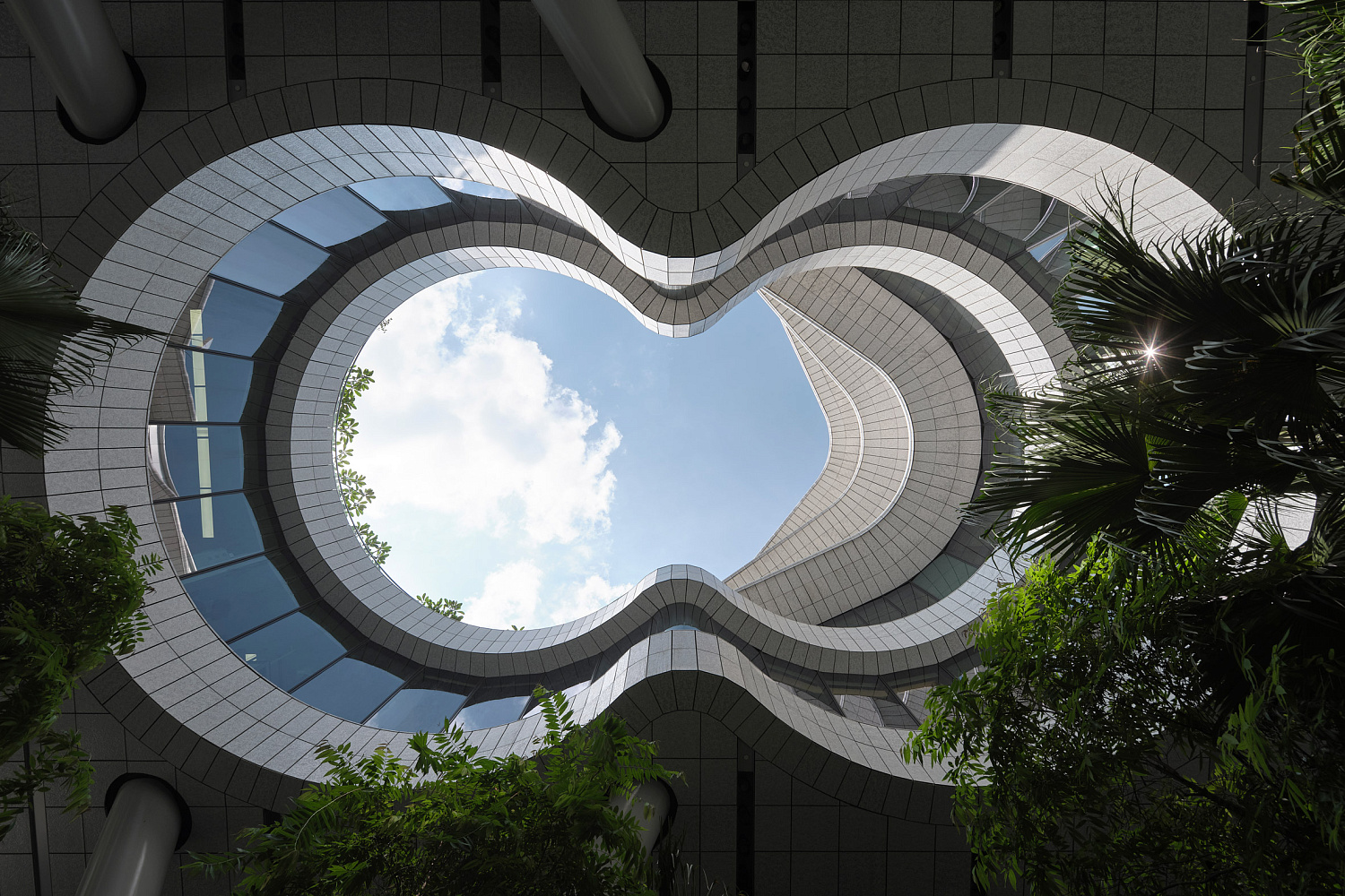 Компания Eric Parry Architects построила «каскад садовых террас» в  офисном здании в Сингапуре