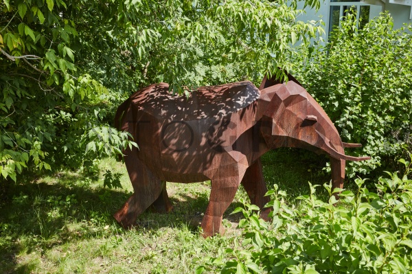 Скульптура «Elephant»