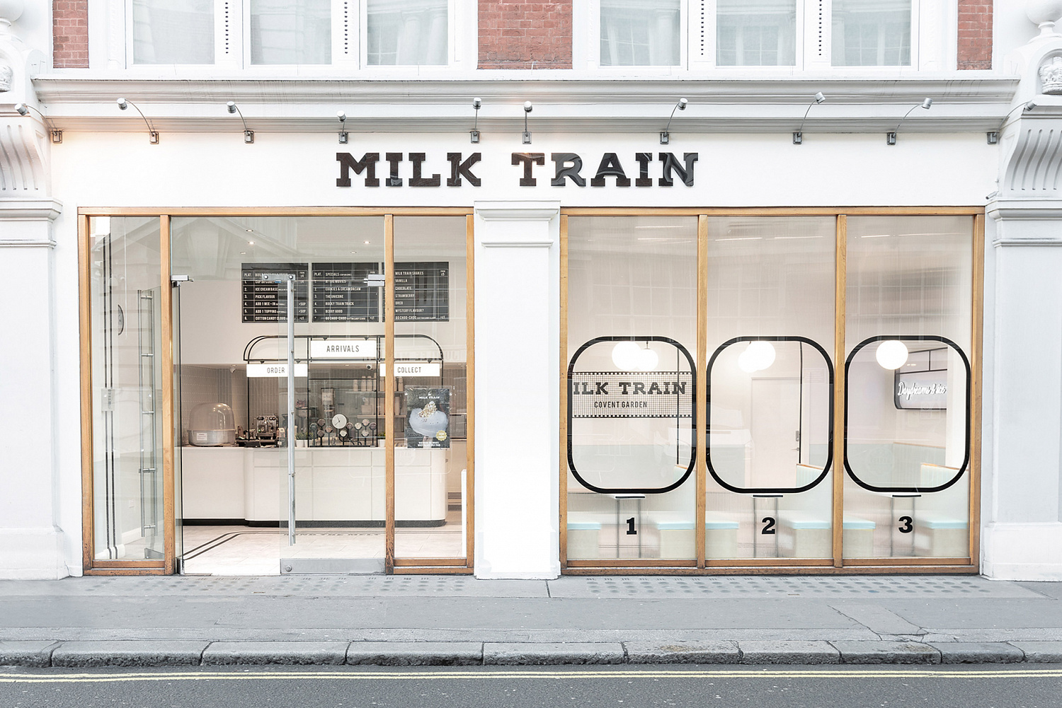 Кафе-мороженое Milk Train в Лондоне превратили в декорацию для идеального кадра